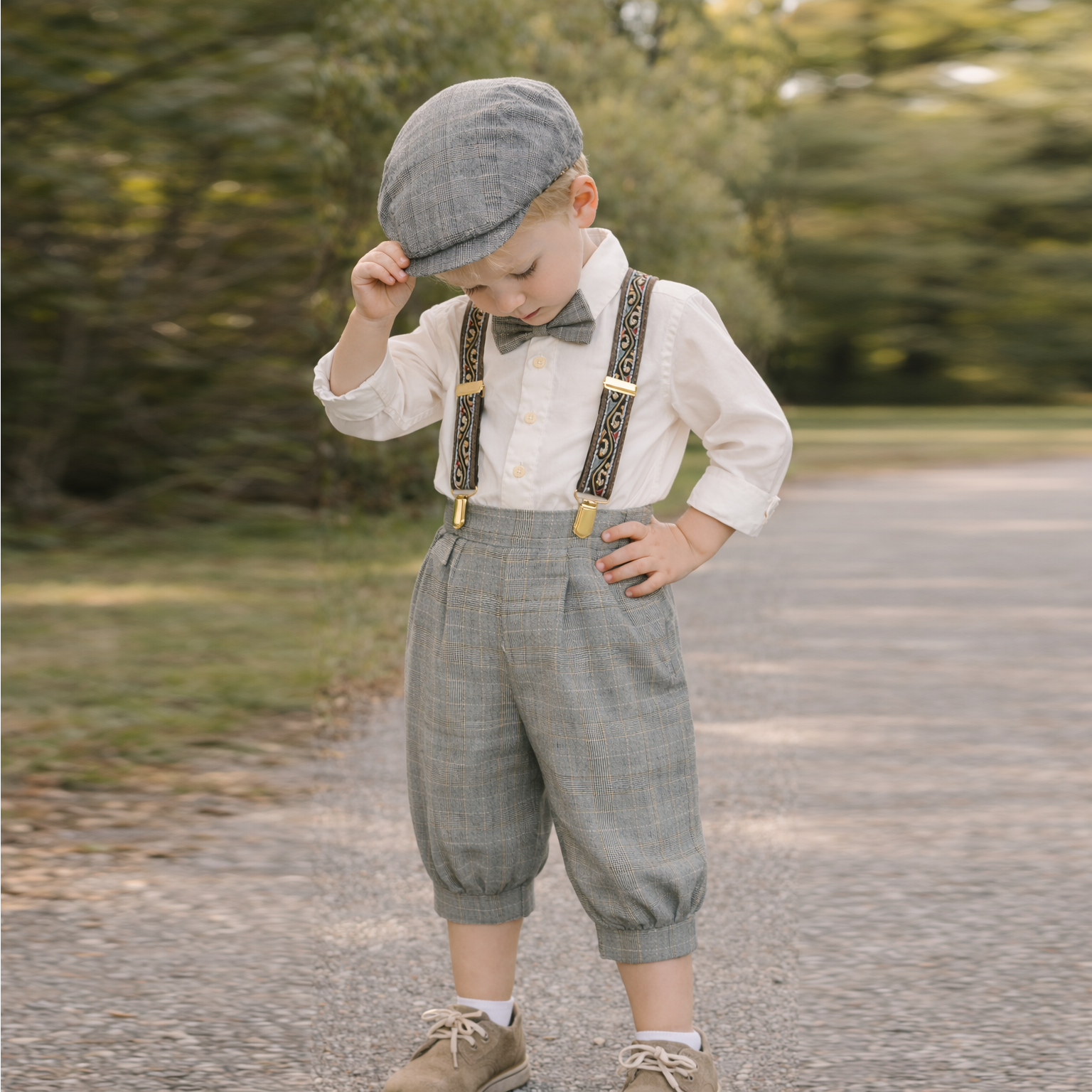 Gino Giovanni Boys Vintage Knicker Outfit with Suspenders, Bow Tie & Hat - Silver detail view